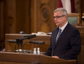 Grib atcelt sociālā nodokļa griestus lielajām algām