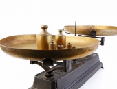 Neautomātiskos svarus un atsvarus varēs lietot arī pēc šā gada beigām