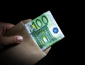 Spēkā stājas Krimināllikuma grozījumi, kas paredz kriminālatbildību "aplokšņu algu" izmaksātājiem