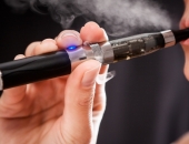 Plāno aizliegt elektronisko cigarešu un to uzpildes flakonu reklāmas