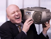 Vai birojā var klausīties radio?