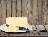 Augstās sviesta cenas ir daudzu faktoru rezultāts no svaigpiena ieguves līdz veikala plauktam