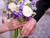 Kādas izmaiņas jāveic, ja darbiniece apprecoties maina uzvārdu?