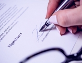 Dāvināt vai novēlēt – kas jāzina par dāvinājuma līguma noformēšanu?