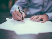 Izbeidz tiesvedību par darba līgumu noslēgšanu uz noteiktu laiku