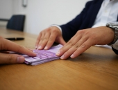 Par parādu atgūšanu no pabalstiem