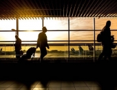 Atgriežoties no Apvienotās Karalistes jāievēro stingra pašizolācija un lidostā jānodod Covid-19 tests